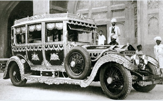 Illustration for article titled Some old photos (with cars in them)